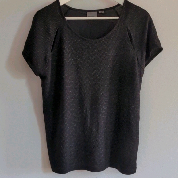 Black short sleeved top - Picture 2 of 8